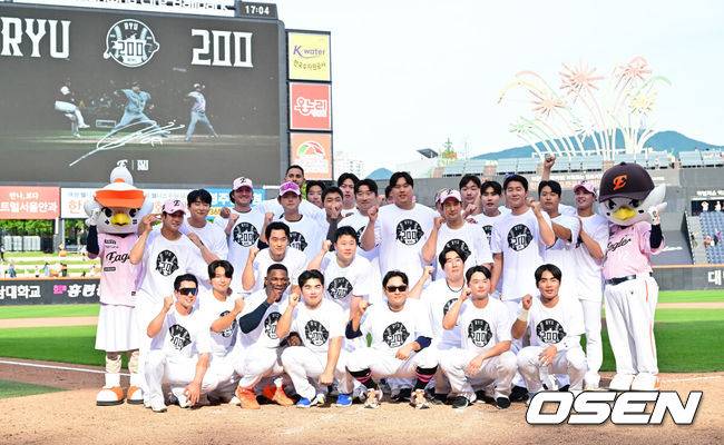 폰세-와이스 대전 등장에 난리났다…빅리거 총출동, 류현진 한미 통산 200승 축하파티 '초호화 라인업'