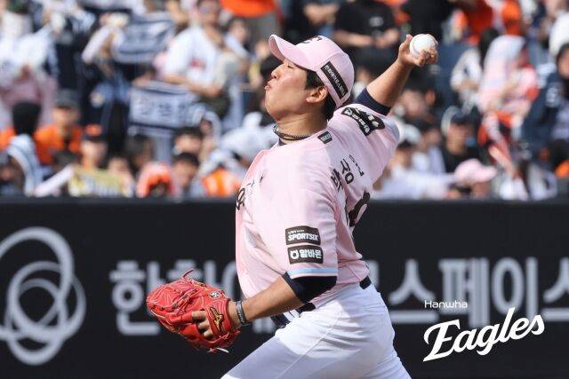 '와 파격' ERA 11점대인데, 어떻게 류현진 200승 도우미 발탁됐나…