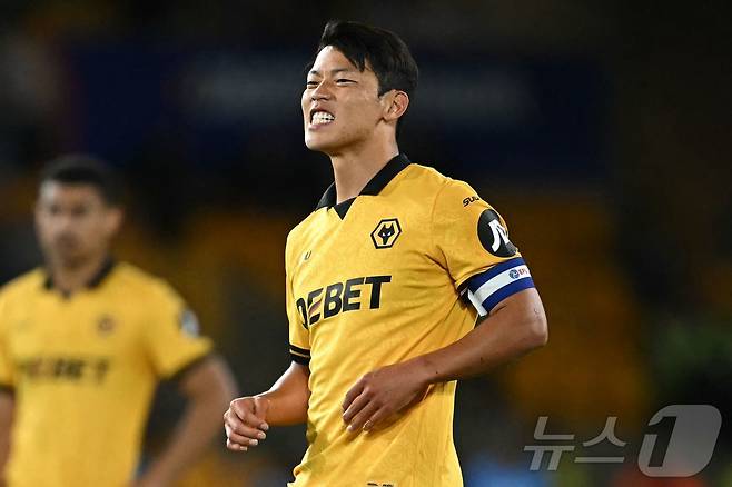 황희찬, EPL 최종전서 풀타임…울버햄튼은 최하위로 강등