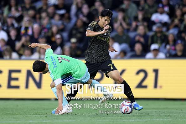 머리까지 들이민 손흥민, 결승골 터지자 ‘양 손 번쩍’…자신의 골처럼 기뻐해 ‘LAFC 시애틀에 1-0 신승’ 연패 탈출 [MLS REVIEW]  