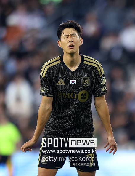 머리까지 들이민 손흥민, 결승골 터지자 ‘양 손 번쩍’…자신의 골처럼 기뻐해 ‘LAFC 시애틀에 1-0 신승’ 연패 탈출 [MLS REVIEW]  