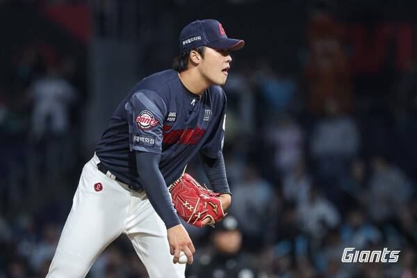 '1안타 참패' 롯데 대굴욕 속 유일한 희망, '外人 강판→긴급 투입' 후 시즌 최고 피칭…156km 우완 반등 신호?