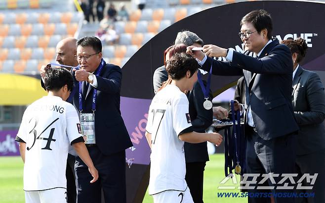 '北 내고향 공동응원단에 3억원, 수원FC 선수단에 격려금 100만원?' 이제 '북측' 말고 K-여자축구의 시간