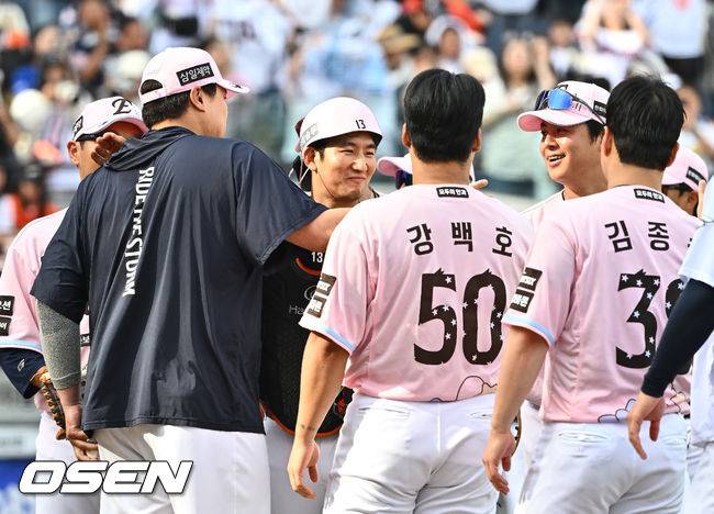 ‘괜찮다’ 먼저 손 내민 류현진…실책성 수비에도 후배 감싼 해피엔딩 [박준형의 ZZOOM]