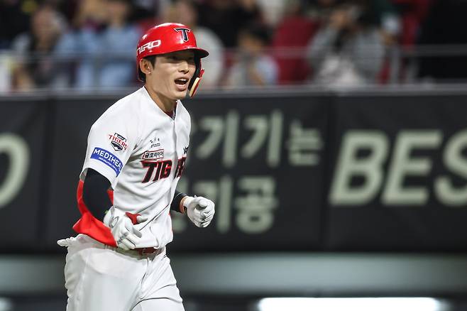 2와 8에서 8과 2로···KIA 김호령의 극적인 ‘1과 2분의 1시즌’
