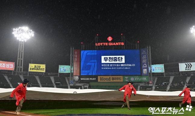 유영찬 없는 LG, '비'가 최고의 마무리! 톨허스트 6⅓이닝 1실점 호투→천성호 번트 대신 결승타→7회 강우콜드승…선두와 '0G 차' [부산:스코어]