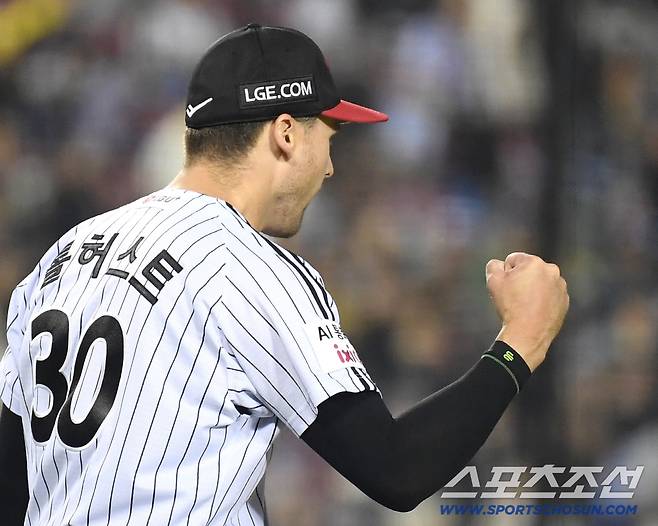 우승청부사 '종신 LG' 선언인가 →