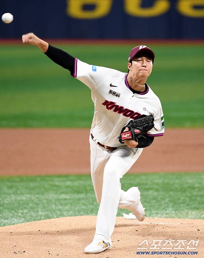 '이럴거면 완벽하게 몸 만들고 나오지'…'159㎞' 안우진, 물집으로 또 4이닝 교체→연이은 부상에 신뢰마저 '흔들'