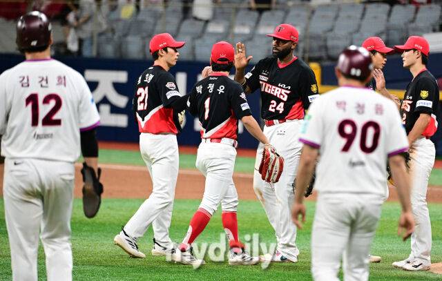 KIA에 진 것도 억울한데…고척에선 평생 ‘경기 후 특타’ 못한다? 키움은 준비했는데 불 껐다 ‘허무한 철수’[MD고척]