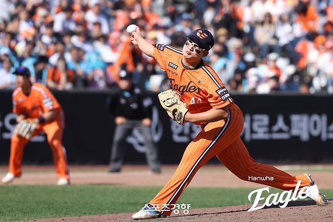 한화의 ‘김서현 살리기 프로젝트’ 슬럼프 장기화-전문가도 엇갈리는 시선···김서현은 ‘33S 투구폼’으로 부활할 수 있을까