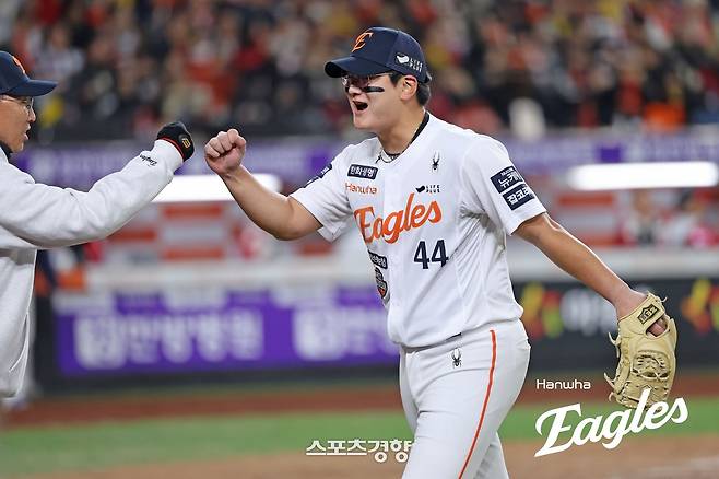 한화의 ‘김서현 살리기 프로젝트’ 슬럼프 장기화-전문가도 엇갈리는 시선···김서현은 ‘33S 투구폼’으로 부활할 수 있을까