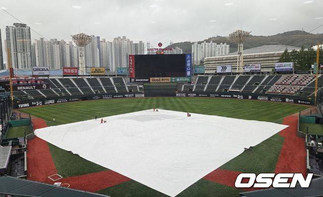비 내리는 사직구장, 오후 5시 빗줄기 굵어진다...LG-롯데전 불투명 [오!쎈 부산]