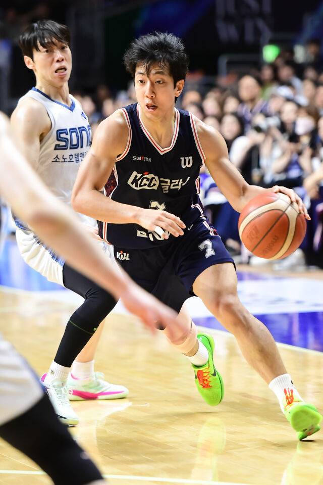 [공식 발표] '파이널 MVP' 허훈·'해외진출 선언' 송교창, 농구 대표팀서 낙마…문정현·박지훈 대체 발탁