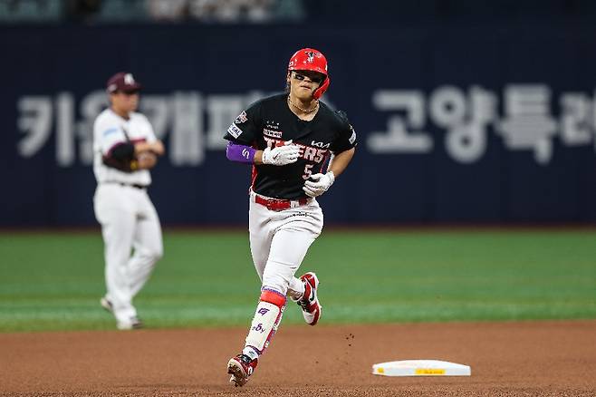 '이래서 KIA 5연승 했구나' 홈런→홈런→홈런→홈런 대폭발, 에이스는 150km 완벽투 뽐냈다 [고척 게임노트]