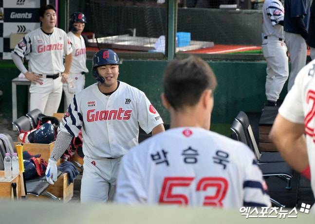 롯데가 美 단기유학→日 파견까지 보내며 육성한 그 타자, 드디어 홈런 터졌다!…밀어쳐 4.8m 담장 넘어간 '169.4km/h' 총알타구 [부산 현장]