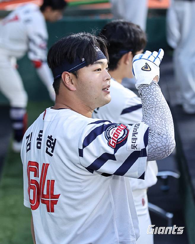 롯데 3연패 탈출 도전! LG전 라인업 떴다 → 신예거포 김동현 5번타자 렛츠고! [부산 현장]