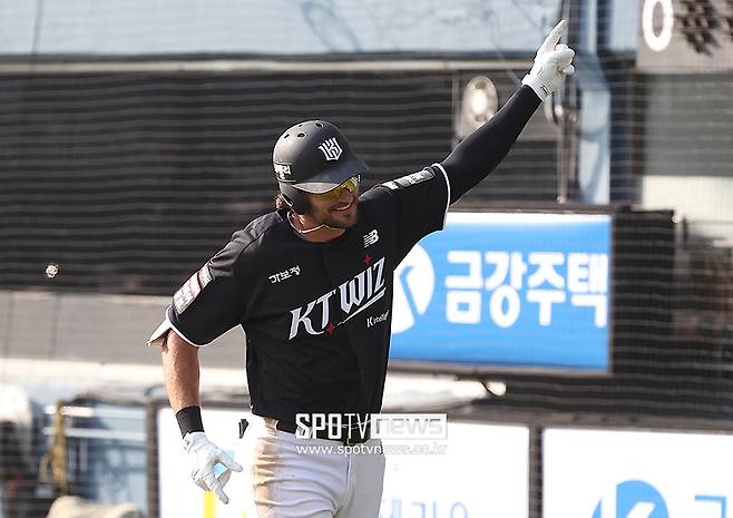 0:2→11:3 잠실에서 대체 무슨 일이?…7~9회에만 10득점! KT, 두산에 대역전승 [잠실 게임노트]