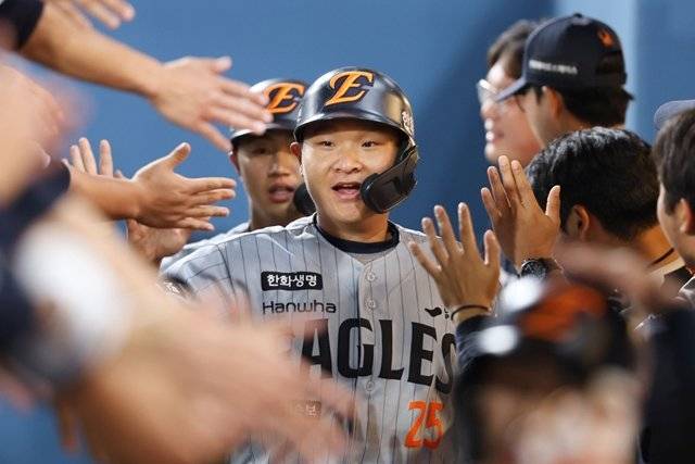 2-7→18-7…한화, 프로야구 역사상 첫 7회 이후 16득점[어제의 프로야구]