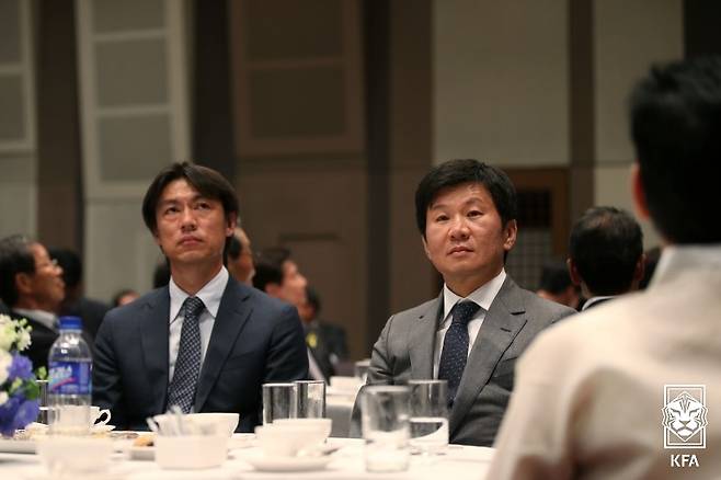 [오피셜] 전격 사퇴 발표, 홍명보 감독 선임했던 정몽규 KFA 회장 사의 표명…“북중미월드컵 이후 협회장 자리 물러나겠다”