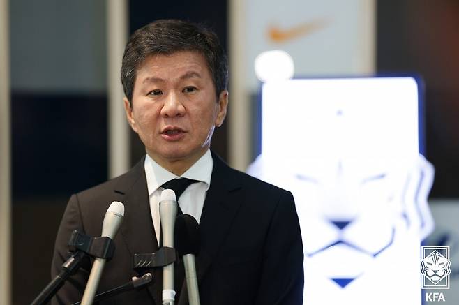 [오피셜] 전격 사퇴 발표, 홍명보 감독 선임했던 정몽규 KFA 회장 사의 표명…“북중미월드컵 이후 협회장 자리 물러나겠다”