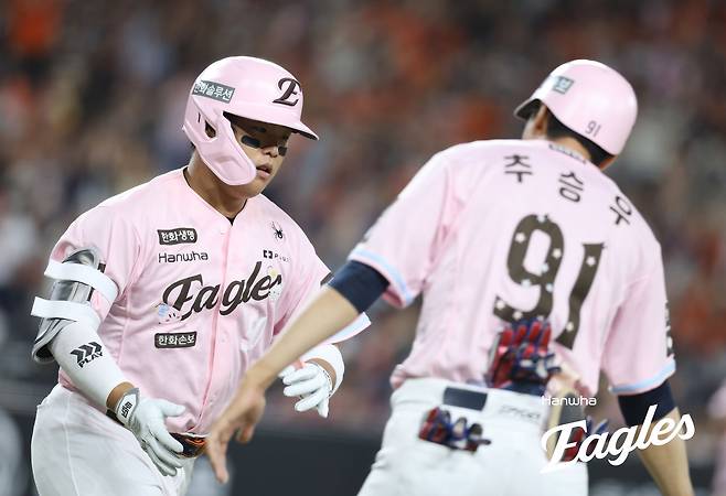 한화 또또 이겼다! 허인서·강백호 홈런 쾅쾅+화이트 7이닝 역투→SSG 10연패 몰아넣고 2연승 [대전:스코어]