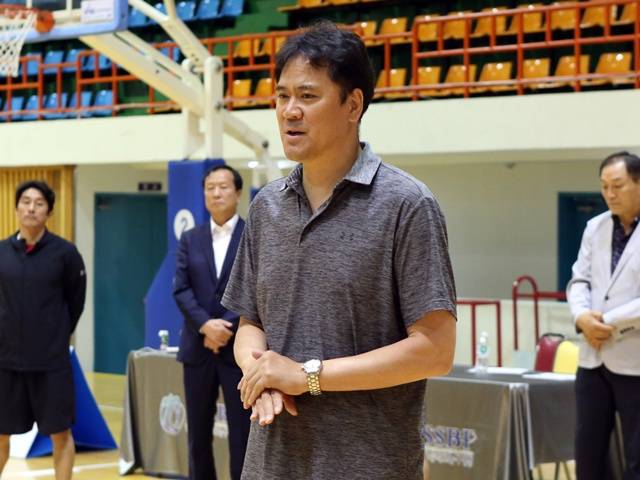 [비하인드] '5대5 훈련도 못할 상황인데...' 6년 만에 고려대 잡은 동국대, '프로 선배들' 숨은 지원 있었다