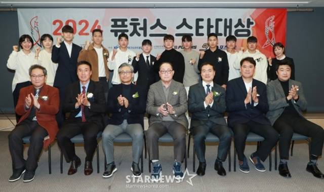 [비하인드] '5대5 훈련도 못할 상황인데...' 6년 만에 고려대 잡은 동국대, '프로 선배들' 숨은 지원 있었다