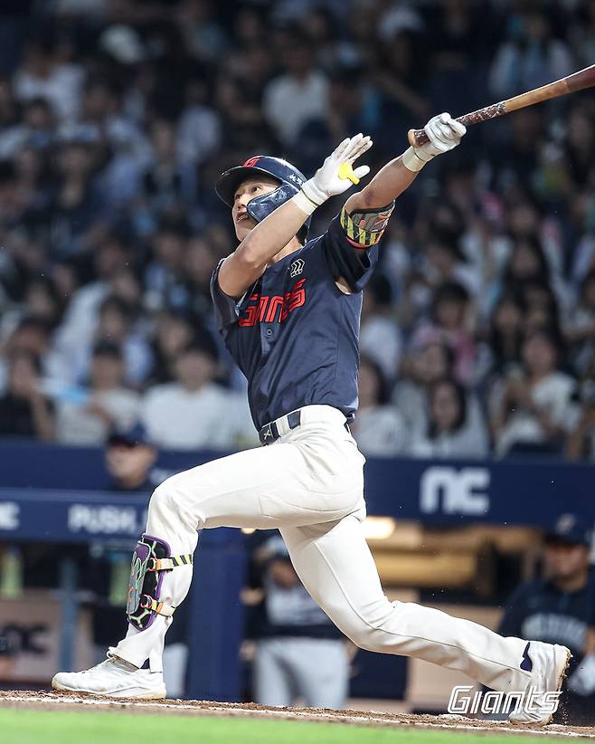 'KBO 15번째 굴욕' 눈 앞에서, 롯데 '미친 뒷심' 발휘했다! 노히트 깨부수고 결국 승리…김태형 감독