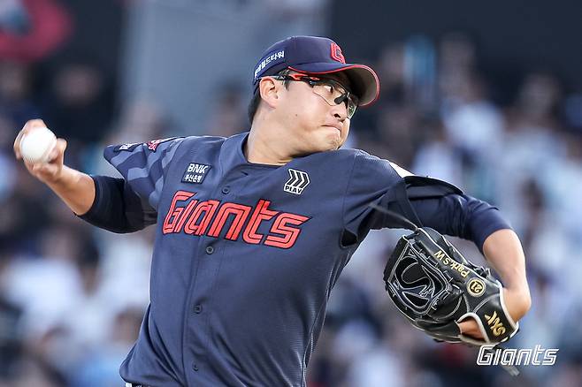 'KBO 15번째 굴욕' 눈 앞에서, 롯데 '미친 뒷심' 발휘했다! 노히트 깨부수고 결국 승리…김태형 감독
