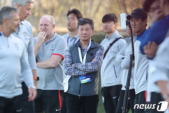 '정몽규 아웃'에 안방 잃어버렸던 선수들…홍명보호, 차가운 짐 덜었다