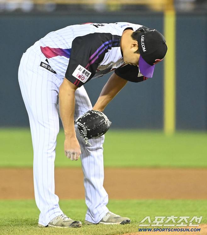 'LG 어쩌나' 부상 심상치 않다, 2구 던지고 주저앉다니…