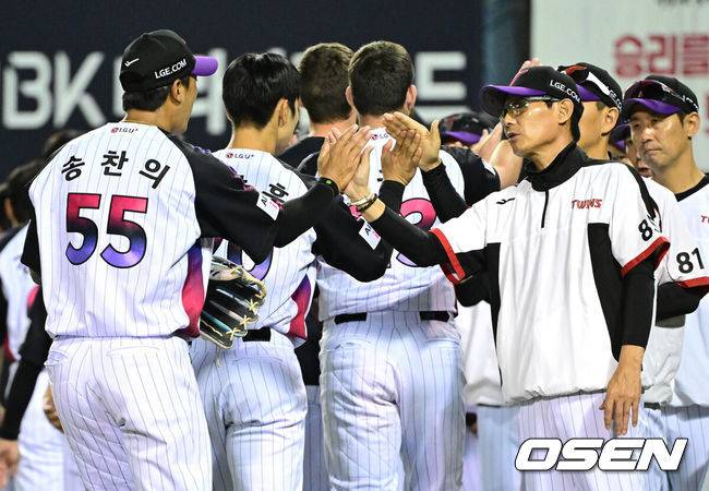 LG도 드디어 한화처럼 야구 해보네. 5회까지 12점 대폭발…염갈량 감격