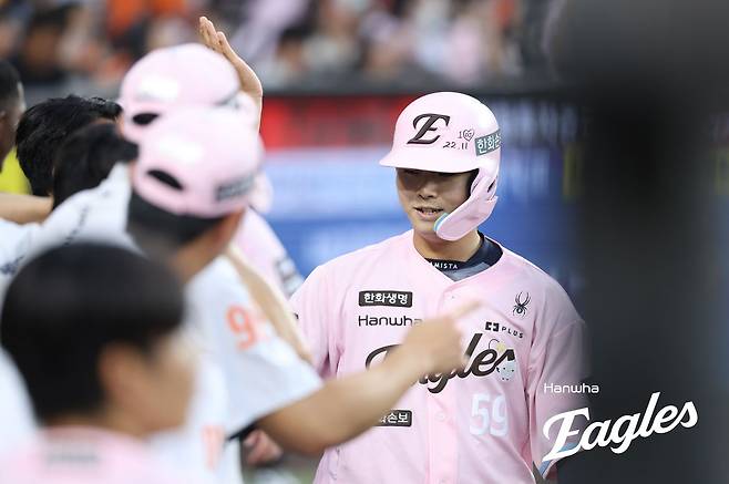 '단 7명뿐' 이글스 역사에 이름 남긴 날, 한화 거포 포수는 강백호에게 고마움 전했다…