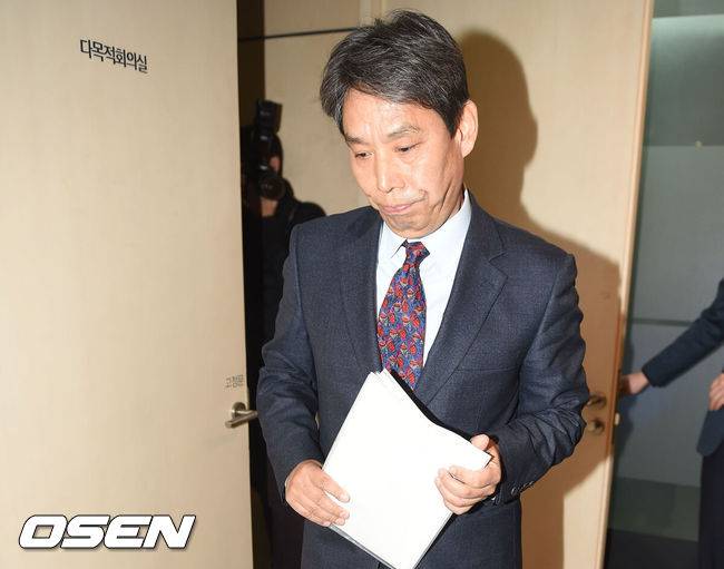 “이런 사람이 한국 축구 이끌었다니…” '선거 패했던' 신문선, 정몽규 직격 저격