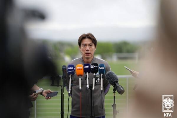 홍명보 감독, 고심 끝 결단...'A매치 1경기' 이기혁, 깜짝 선발 기용 예고,