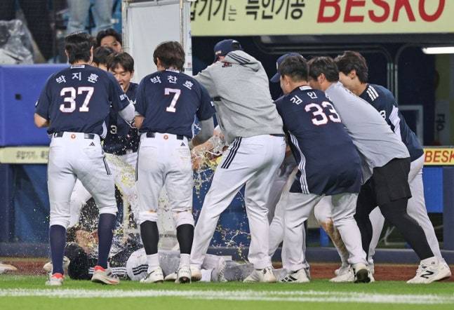 '45년 KBO 역사에 단 2번째' 두산, 24년 전 롯데 박정태-김응국까지 소환했다 [대구 현장]