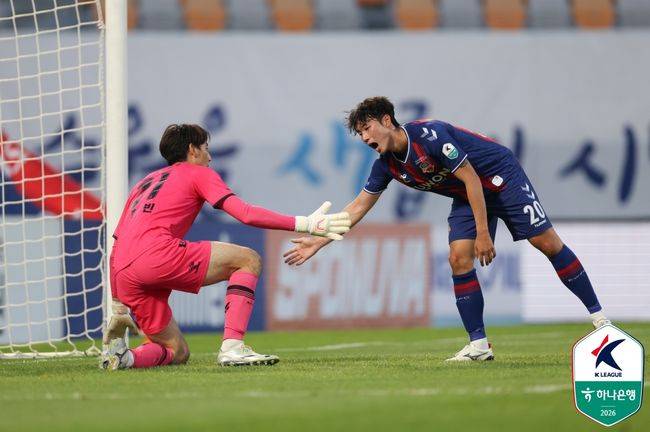 슈팅 26개에도 골 없었다...수원FC, '김민재 골 취소+골대 불운' 성남과 0-0 무승부→6위 제자리걸음[오!쎈 현장]