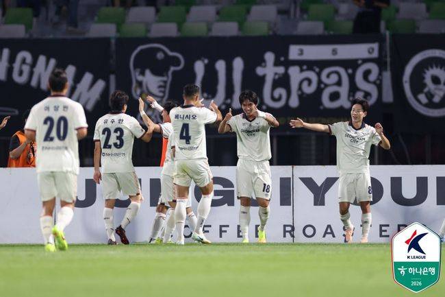 슈팅 26개에도 골 없었다...수원FC, '김민재 골 취소+골대 불운' 성남과 0-0 무승부→6위 제자리걸음[오!쎈 현장]