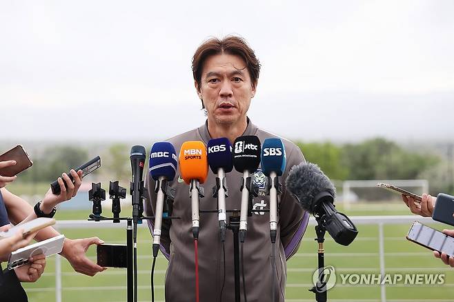 “정몽규 사퇴 선언에 당황”…홍명보, 월드컵 앞두고 흔들림 없는 준비 강조