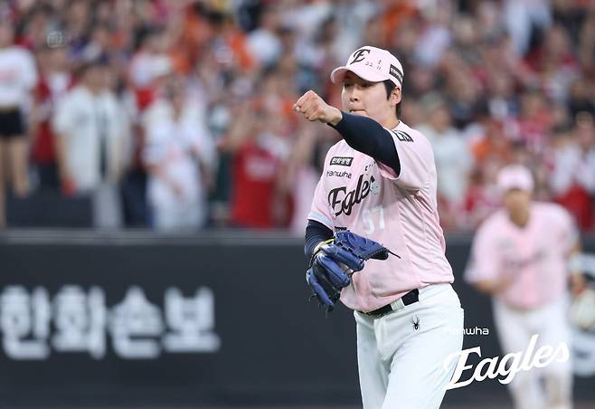 이래서 20억 아꼈구나! 참사 위기 '긴급 호출'→병살타에 주먹 '불끈'…