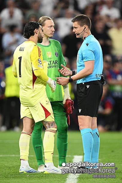 [UCL 파이널] PSG, 아스널과 120분 혈투 끝 승부차기 4-3 승리...UCL 2연패 달성, 이강인은 끝내 결장