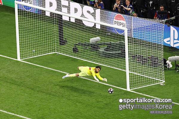 [UCL 파이널] PSG, 아스널과 120분 혈투 끝 승부차기 4-3 승리...UCL 2연패 달성, 이강인은 끝내 결장