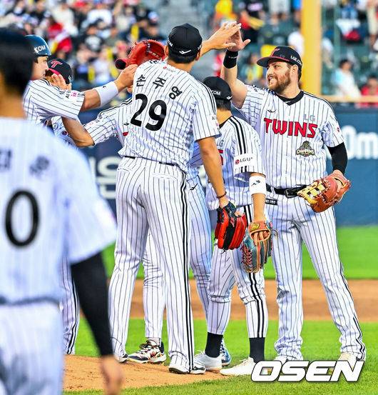 홈런 또 홈런→3G 연속 2홈런→35일 만에 1위 탈환...염갈량 웃다 “타격코치가 마음고생 심했다. 장타력 기대한다”