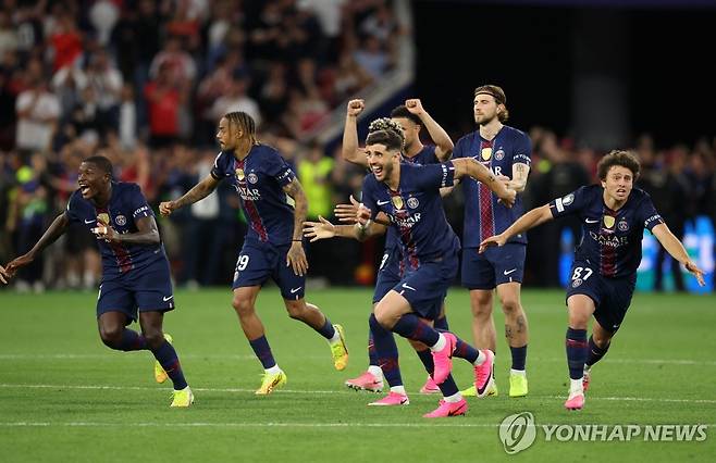 PSG, 아스널 승부차기로 꺾고 UCL 2연패…'우승 복' 터진 이강인