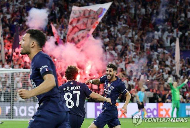PSG, 아스널 승부차기로 꺾고 UCL 2연패…'우승 복' 터진 이강인
