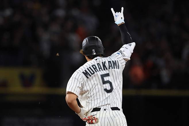 홈런 1위, 신인왕 1순위인데...MLB 접수한 日 거포 병살 피하려다 부상 이탈