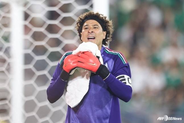 '갸우뚱' 홍명보호 월드컵 최대 난적 멕시코, 호주에 쩔쩔→'코너킥 결승골' 1-0 신승