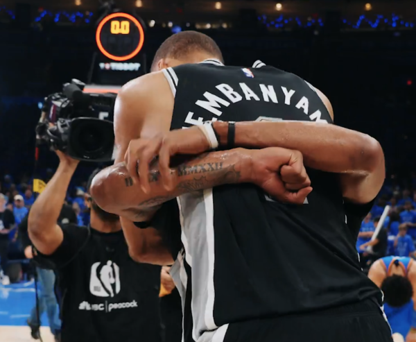 2m24cm 외계인 펑펑 울었다...'웸반야마 22점' 샌안토니오 12년 만에 NBA 파이널 진출, 뉴욕 닉스 나와!