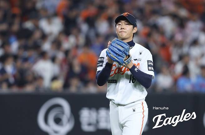 한화 2차 드래프트 성공신화 떴다…149km 강속구로 2이닝 삭제, 5위 반등의 주인공 등극