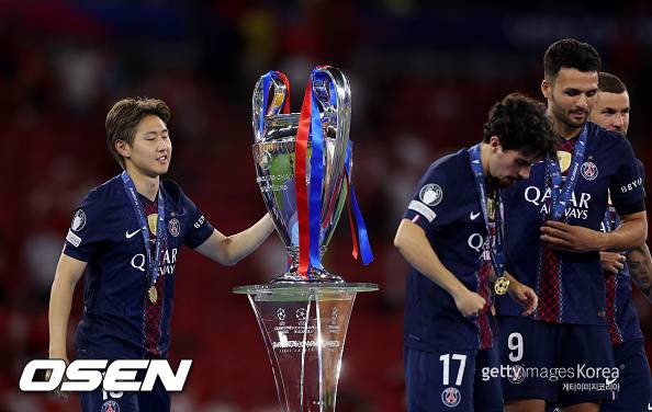 '결승전 1초도 못 뛴 이강인, 또 챔스 어색한 우승' 이제는 PSG 떠나야 할 때